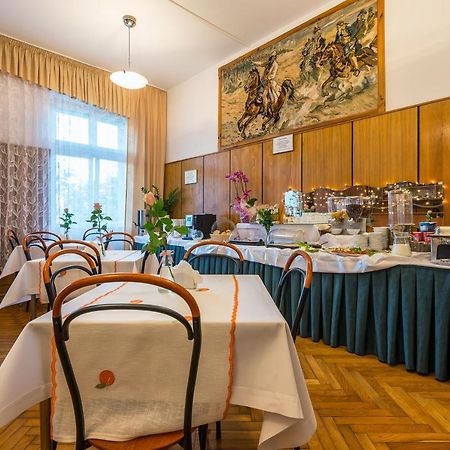 Хостел Savoy Вроцлав Экстерьер фото
